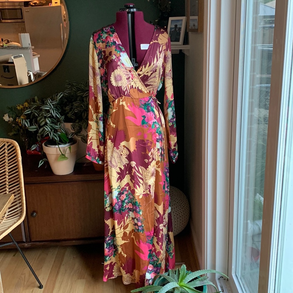 Long-Sleeve Floral Silk Dress!